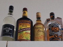 V Karibiku mají spousty značek bílého rumu