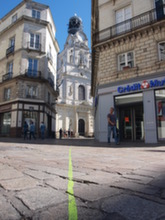 Nantes - zelená linie táhnoucí se po zemi vás proved městem