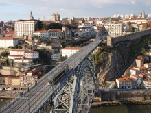 Metro na mostě do Vila Nova de Gaia