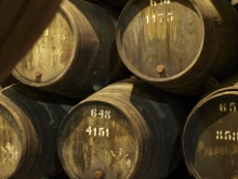 Portské víno v sudech
