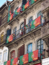 Vlajky Portugalska zdobící dům
