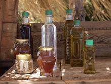 Řecký med s tymiánem, pálenka a olivový olej