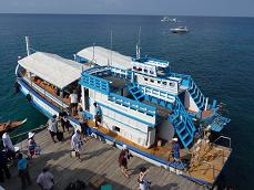 Jeden z meziostrovních trajektů na Ko Tao Jeden z meziostrovních trajektů na Ko Tao