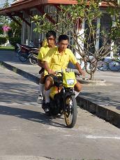 Hodně lidí vlastní motocykl Hodně lidí vlastní motocykl