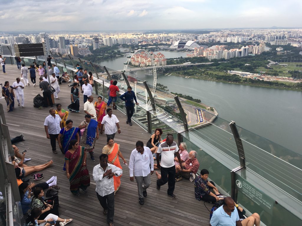 Výhled z Marina Bay Sands terasy