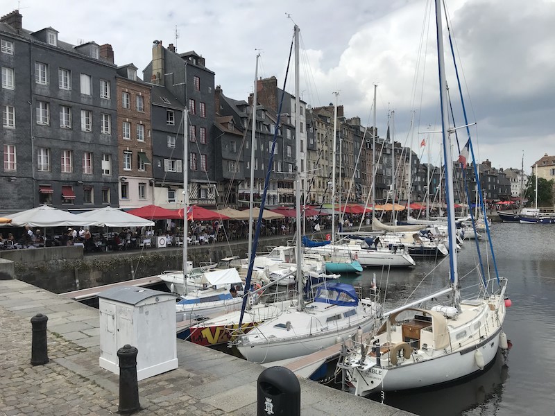 Zastávka v Honfleur