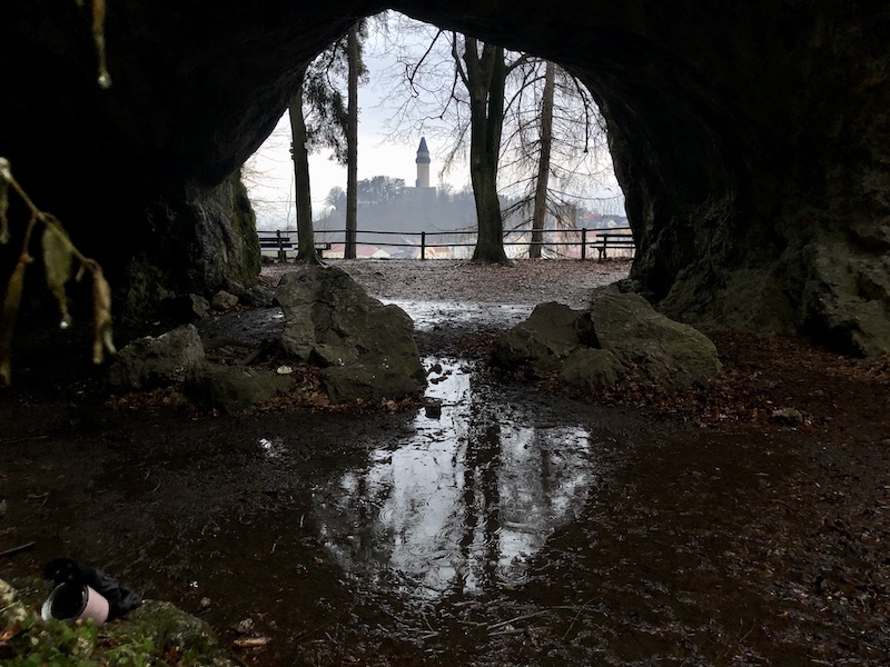 Výhled z jeskyně Šipka