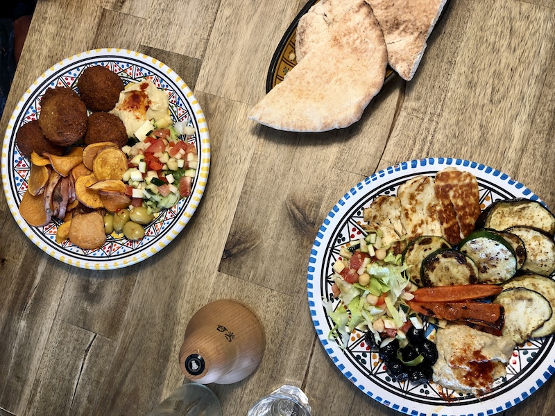 Oběd v Omam